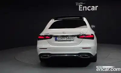 Mercedes-Benz E-Class 2022 2.0 гидро, миниатюра 4