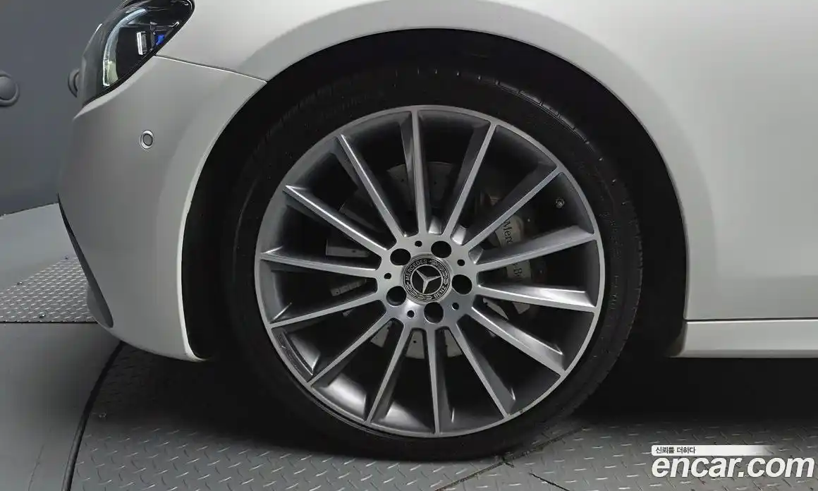 Mercedes-Benz E-Class 2022 2.0 гидро, фото 5