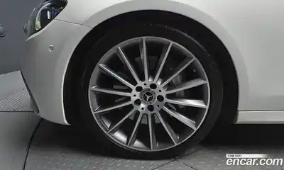 Mercedes-Benz E-Class 2022 2.0 гидро, миниатюра 5