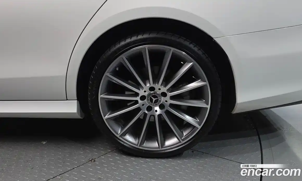 Mercedes-Benz E-Class 2022 2.0 гидро, фото 7
