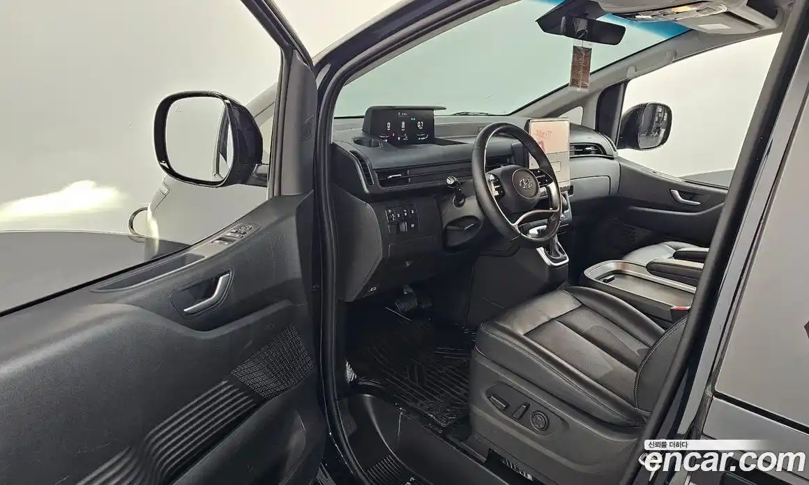 Hyundai Staria 2023 2.2 гидро, фото 12