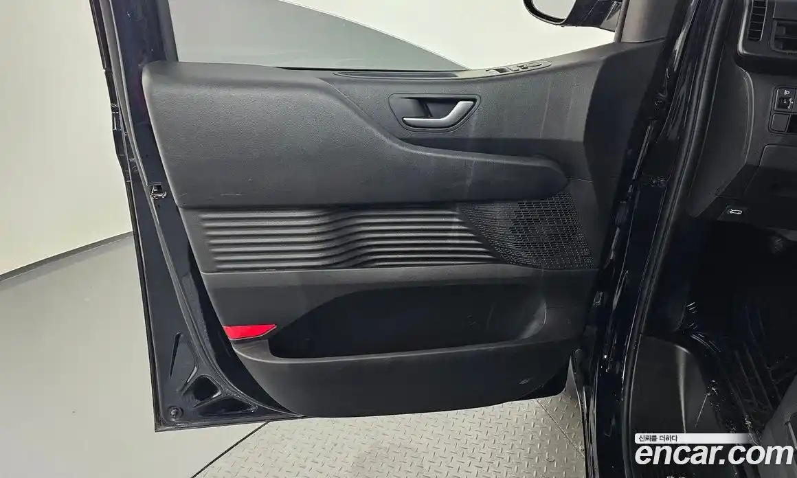 Hyundai Staria 2023 2.2 гидро, фото 13