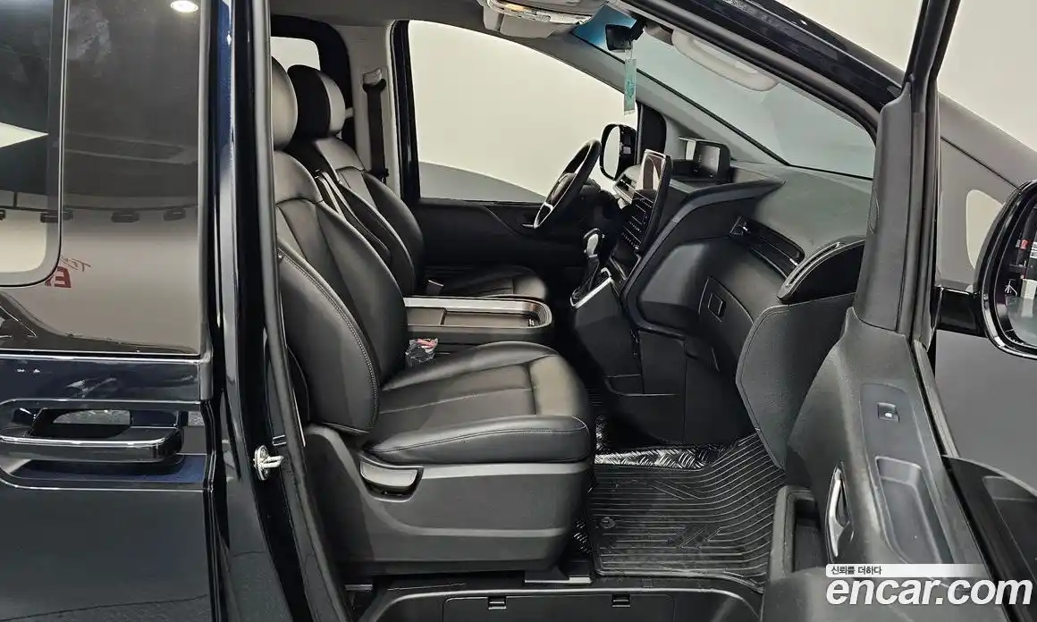 Hyundai Staria 2023 2.2 гидро, фото 15