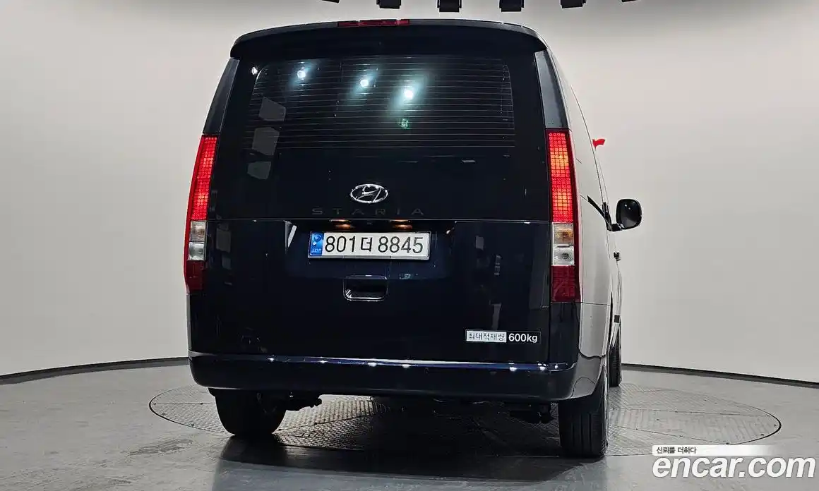 Hyundai Staria 2023 2.2 гидро, фото 3