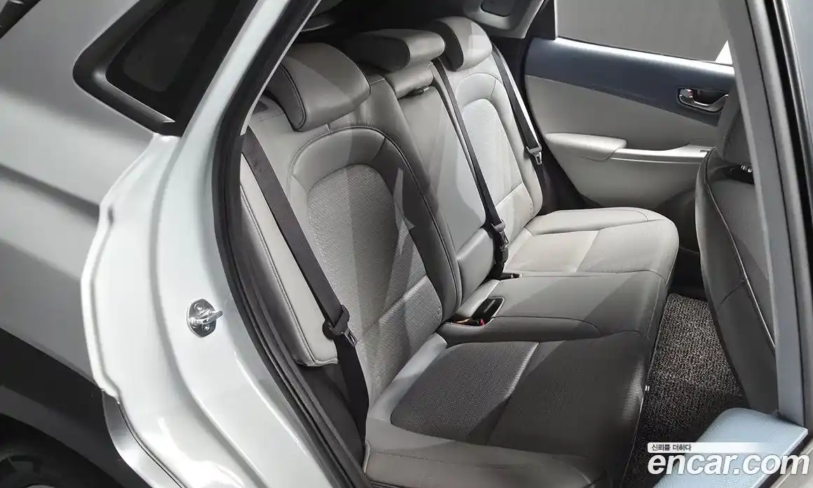 Hyundai Kona 2019 0.1 автомат (гидро), фото 12