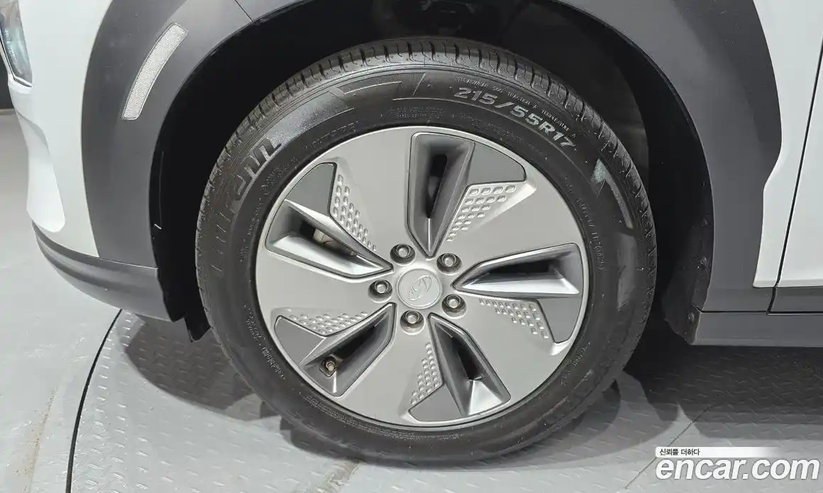 Hyundai Kona 2019 0.1 автомат (гидро), фото 5