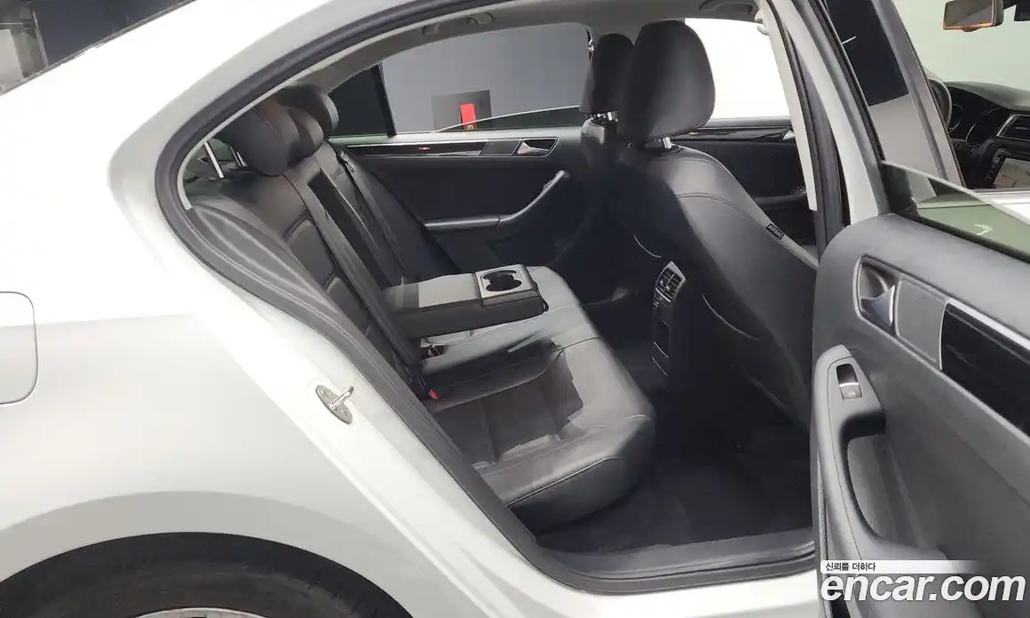 Volkswagen Jetta 2015 2.0 автомат (гидро), фото 11