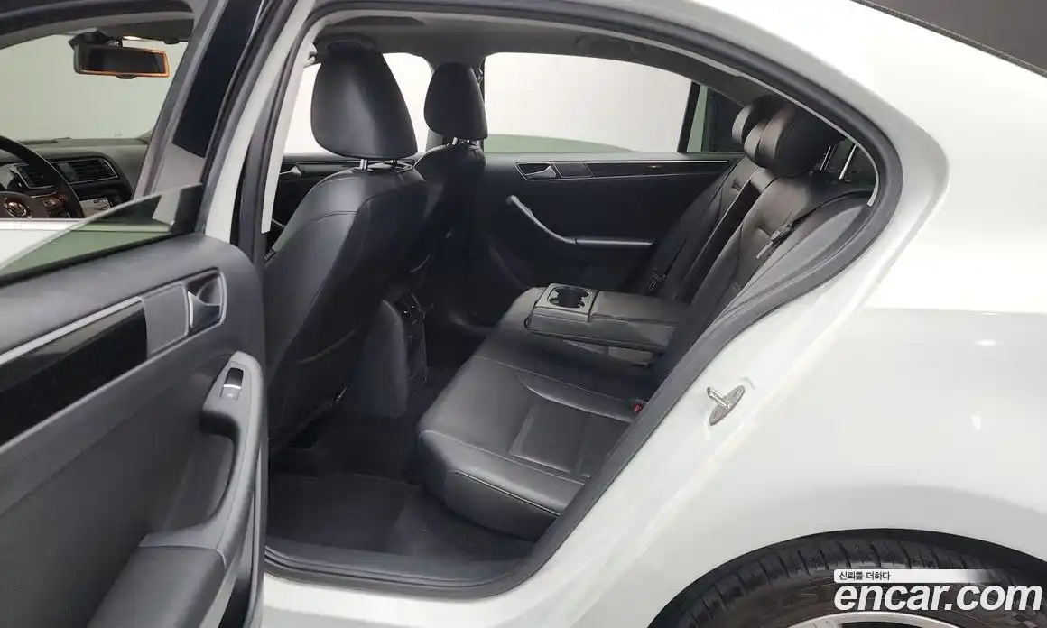 Volkswagen Jetta 2015 2.0 автомат (гидро), фото 12