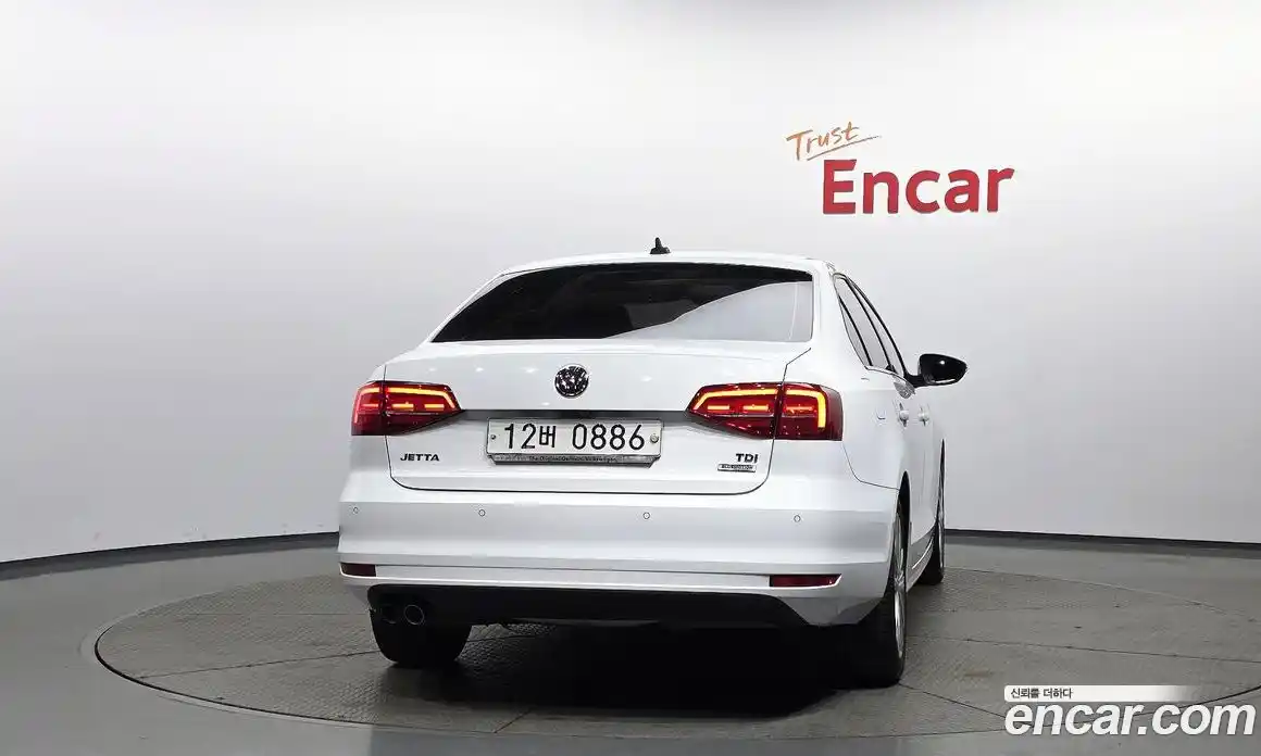 Volkswagen Jetta 2015 2.0 автомат (гидро), фото 4