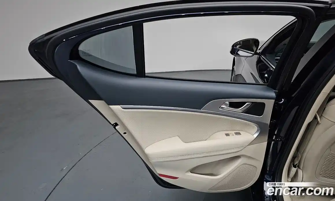 Genesis G70 2025 2.5 автомат (гидро), фото 14
