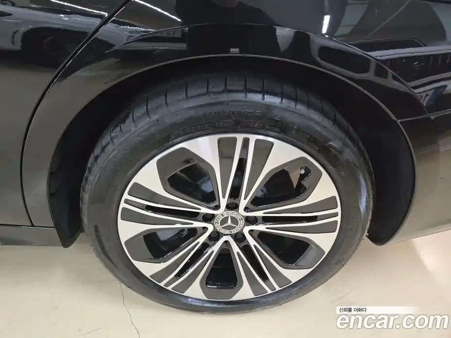 Mercedes-Benz E-Class 2025 2.0 гидро, фото 6