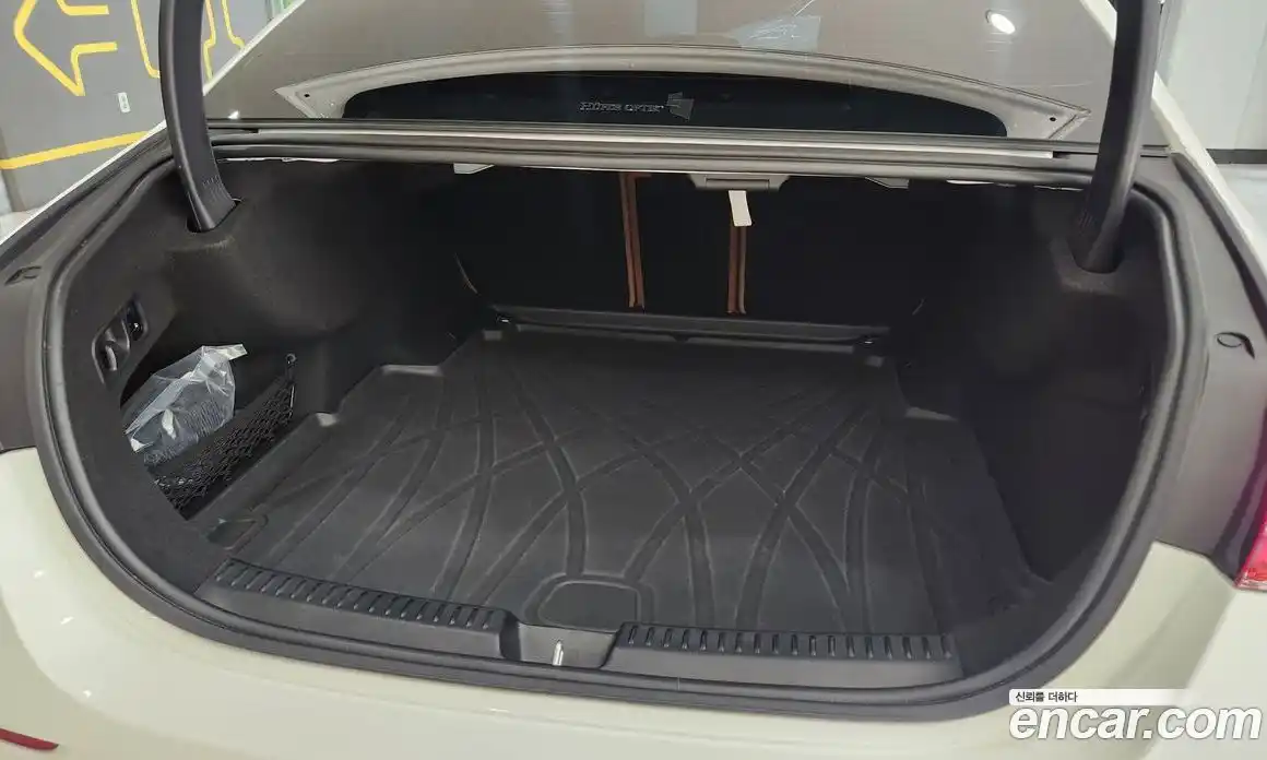 Mercedes-Benz E-Class 2025 2.0 гидро, фото 16