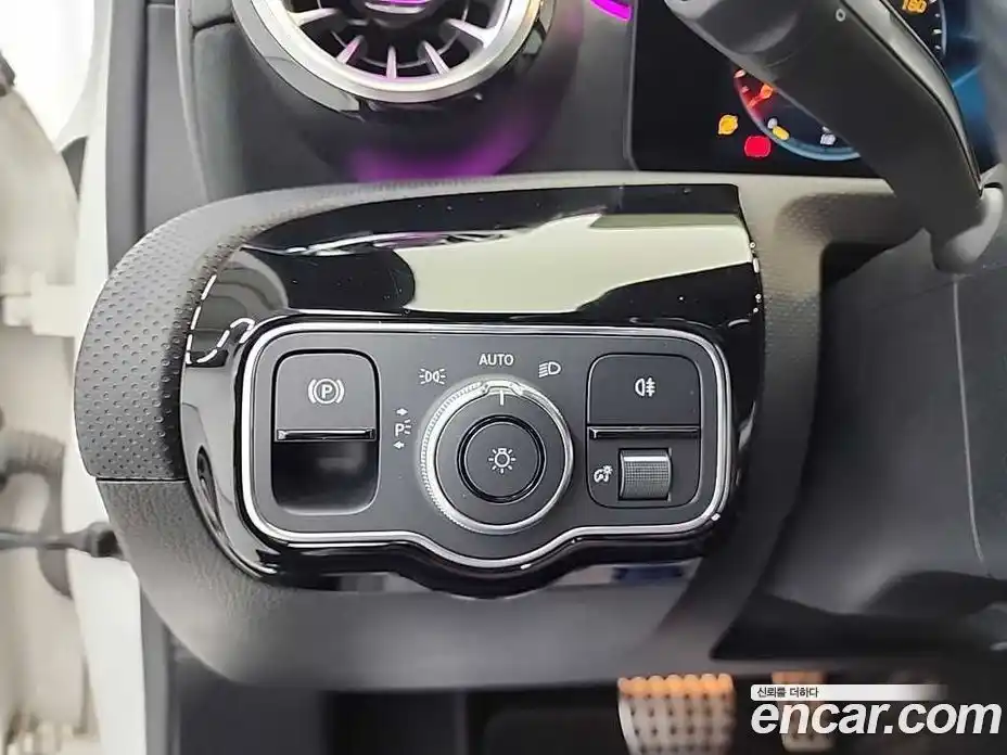 Mercedes-Benz A-Class 2021 2.0 гидро, фото 17