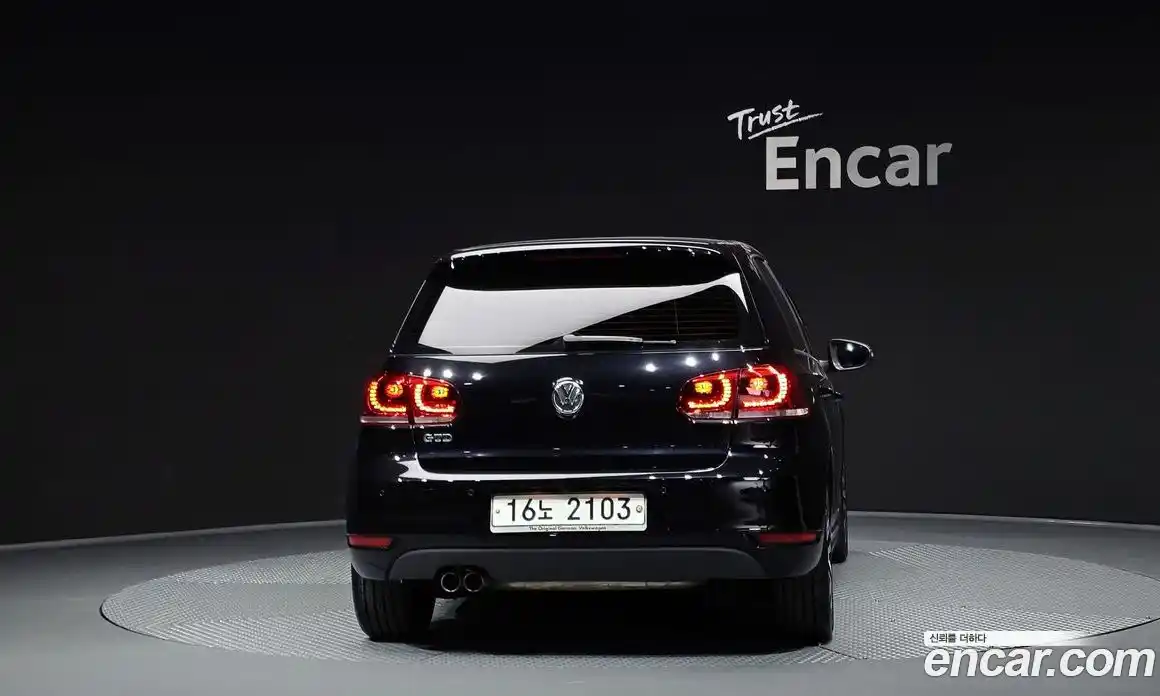 Volkswagen Golf 2010 2.0 автомат (гидро), фото 4