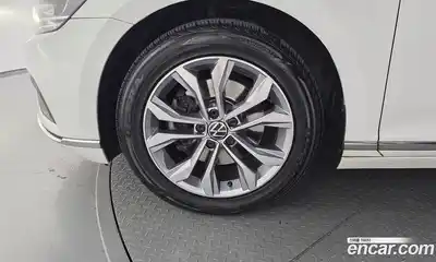 Volkswagen Passat 2022 2.0 автомат (гидро), миниатюра 5