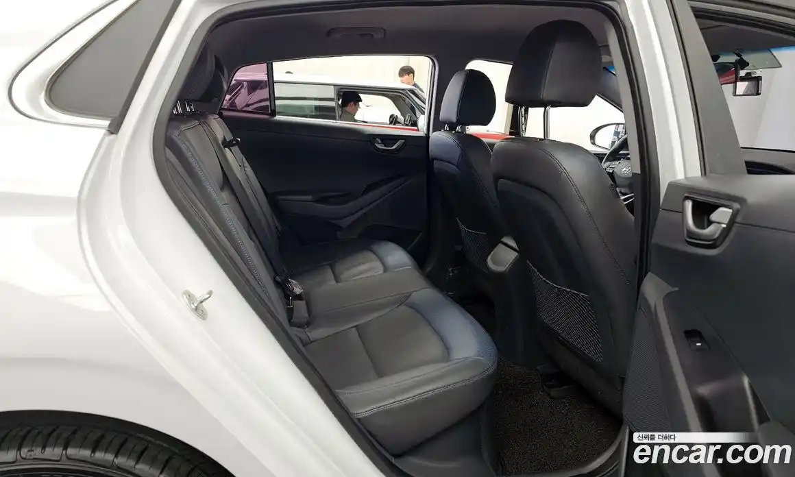 Hyundai Ioniq 2017 1.6 автомат (гидро), фото 12