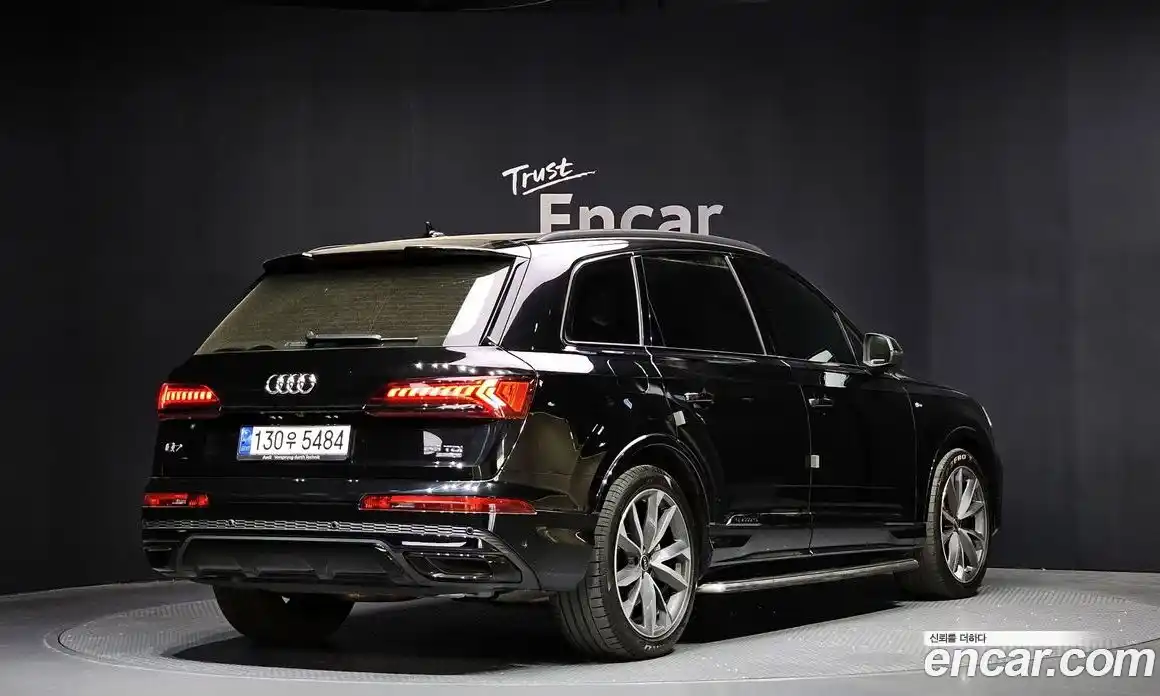 Audi Q7 2023 3.0 гидро, фото 2