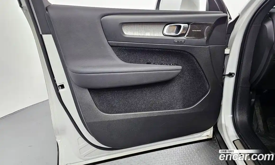 Volvo XC40 2021 2.0 автомат (гидро), фото 14