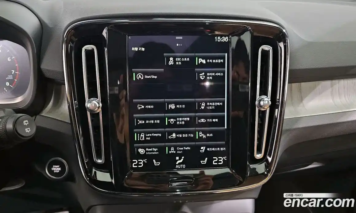 Volvo XC40 2021 2.0 автомат (гидро), фото 37