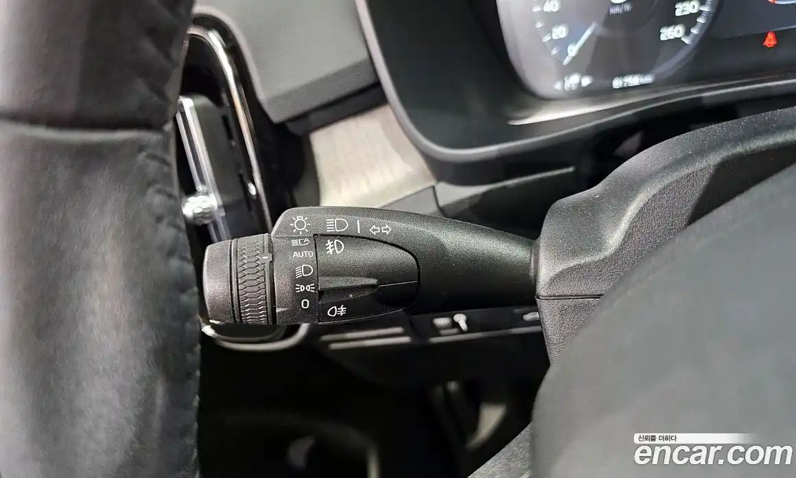 Volvo XC40 2021 2.0 автомат (гидро), фото 38