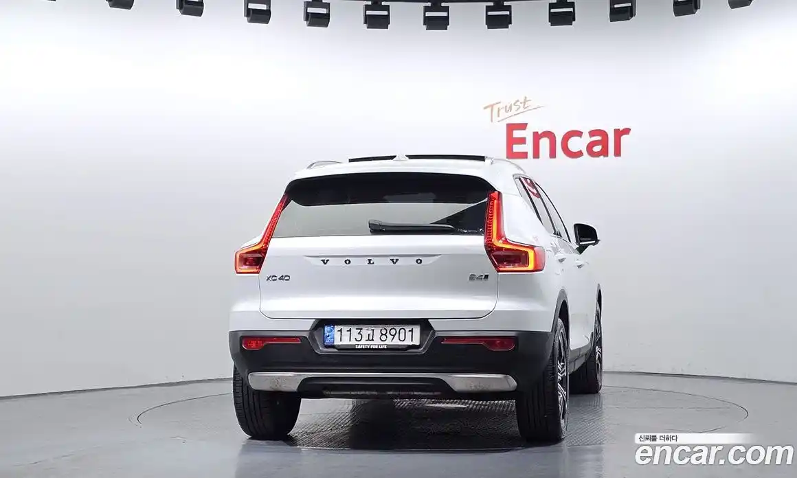 Volvo XC40 2021 2.0 автомат (гидро), фото 4