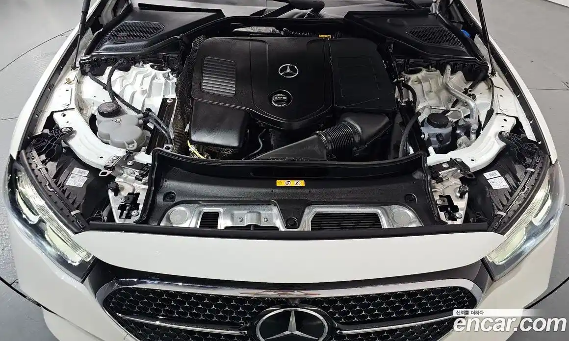 Mercedes-Benz E-Class 2024 2.0 гидро, фото 5