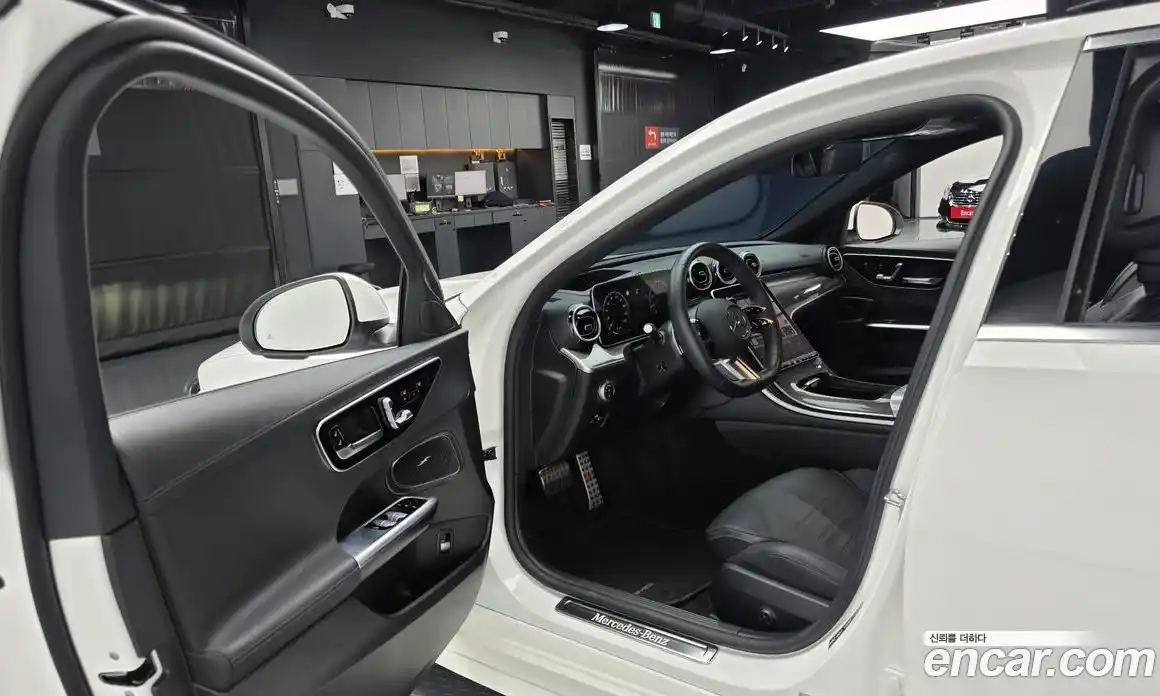 Mercedes-Benz C-Class 2024 2.0 гидро, фото 12