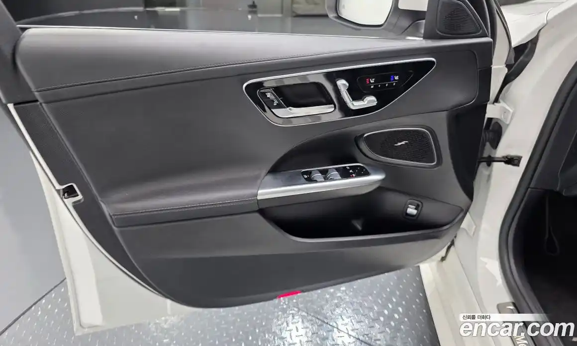 Mercedes-Benz C-Class 2024 2.0 гидро, фото 13