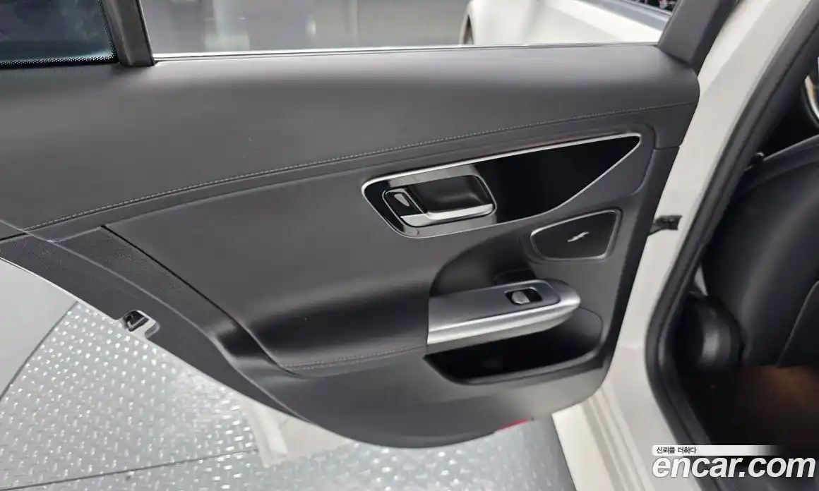 Mercedes-Benz C-Class 2024 2.0 гидро, фото 14