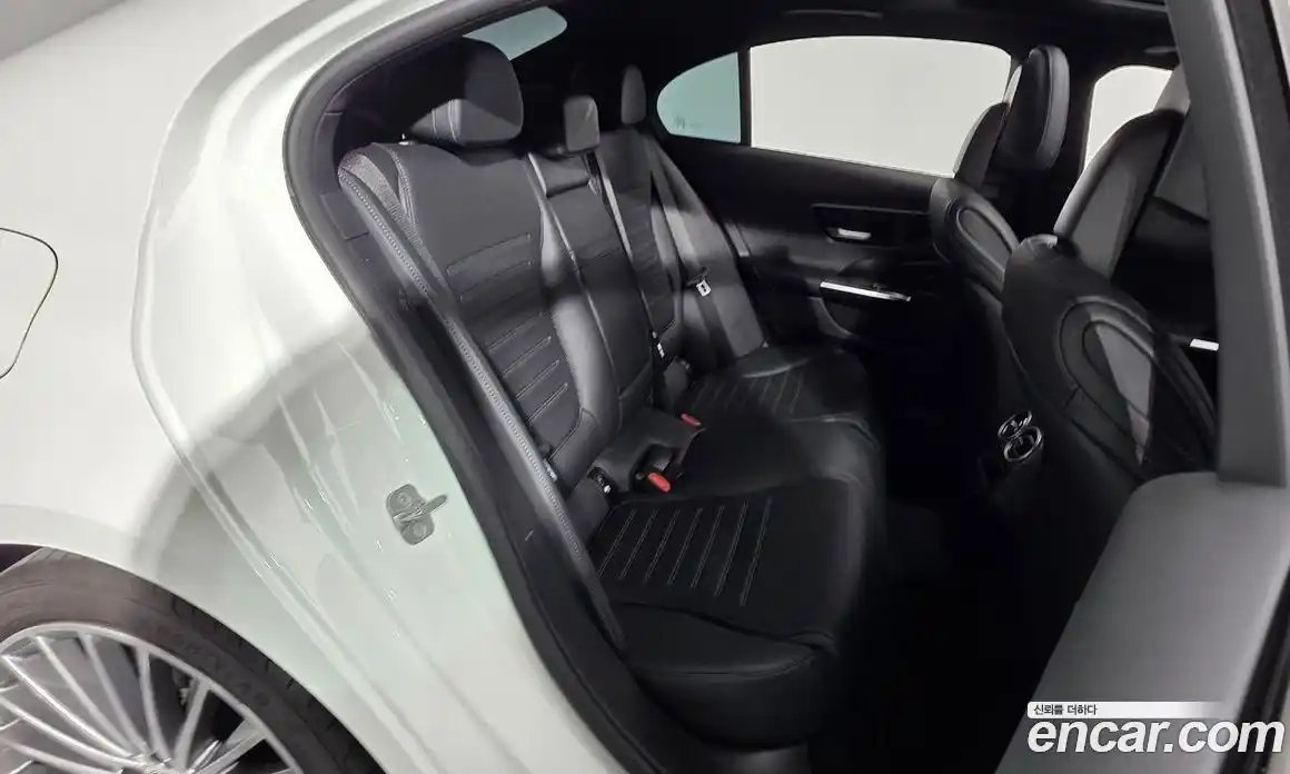 Mercedes-Benz C-Class 2024 2.0 гидро, фото 16