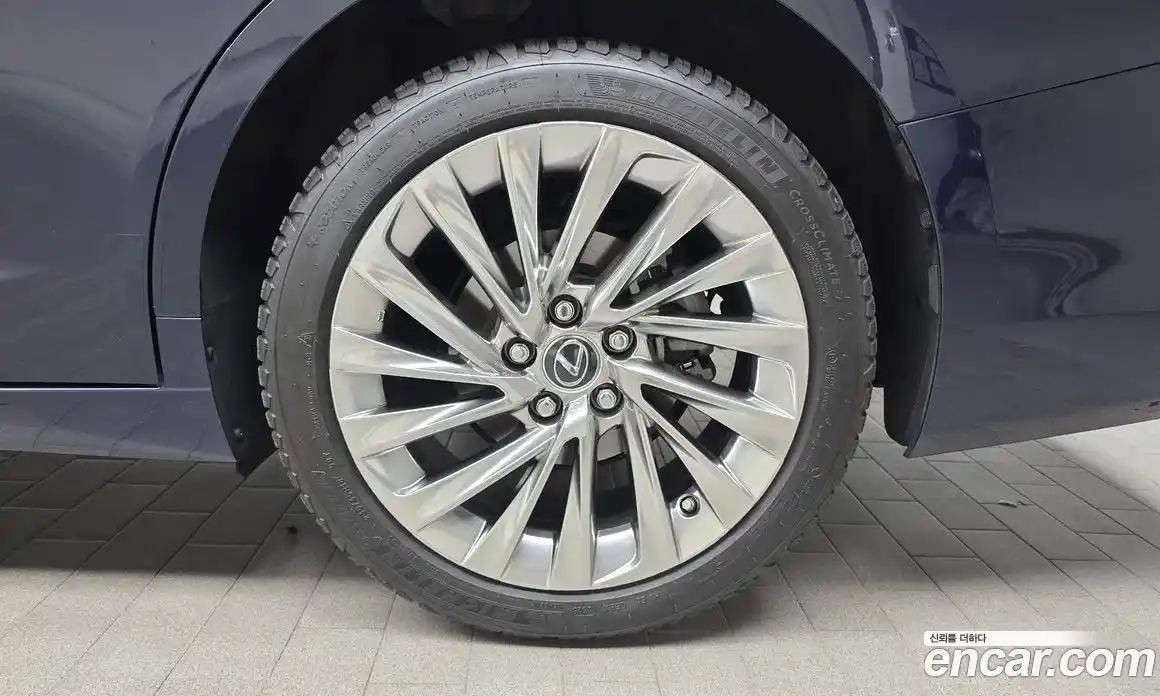 Lexus ES 2023 2.5 гидро, фото 5