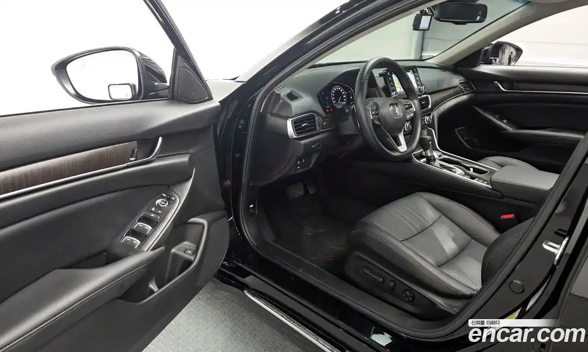 Honda Accord 2021 1.5 автомат (гидро), фото 13