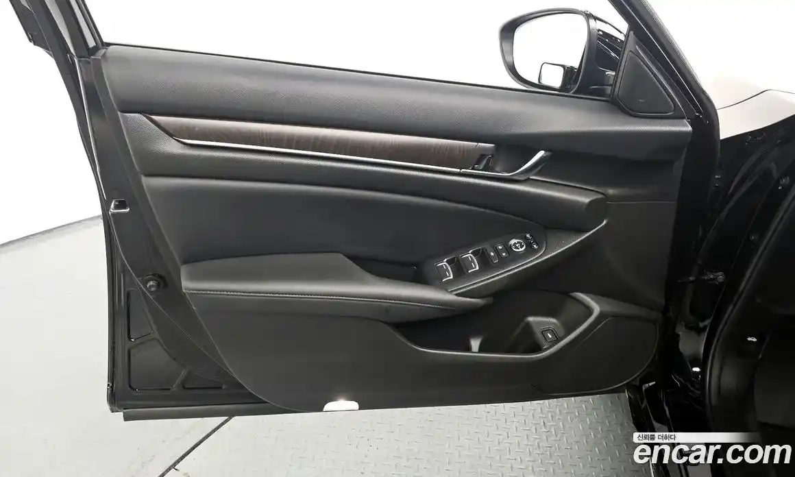Honda Accord 2021 1.5 автомат (гидро), фото 14