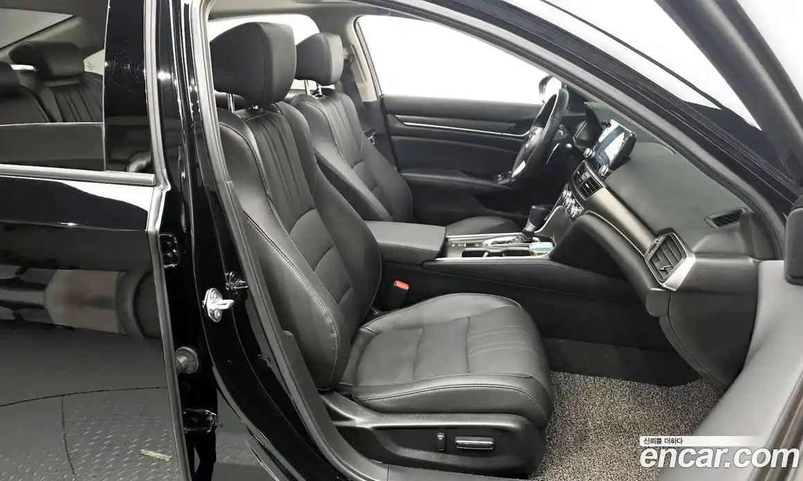 Honda Accord 2021 1.5 автомат (гидро), фото 16