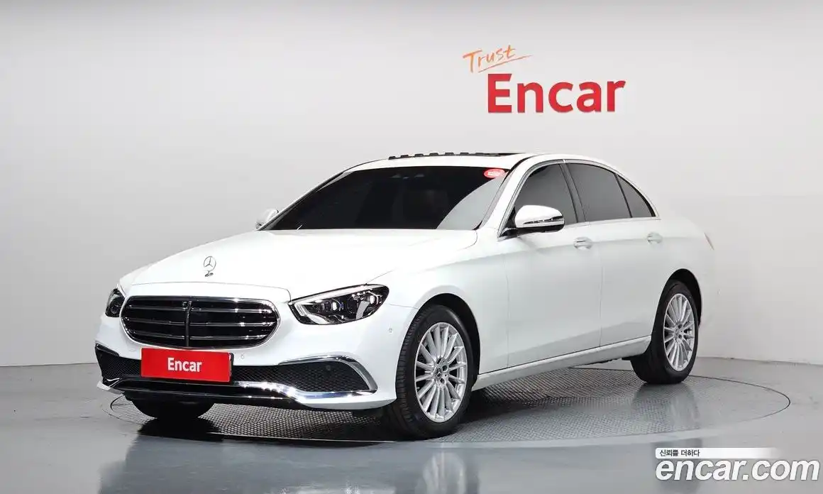 Mercedes-Benz E-Class 2023 2.0 гидро, фото 1
