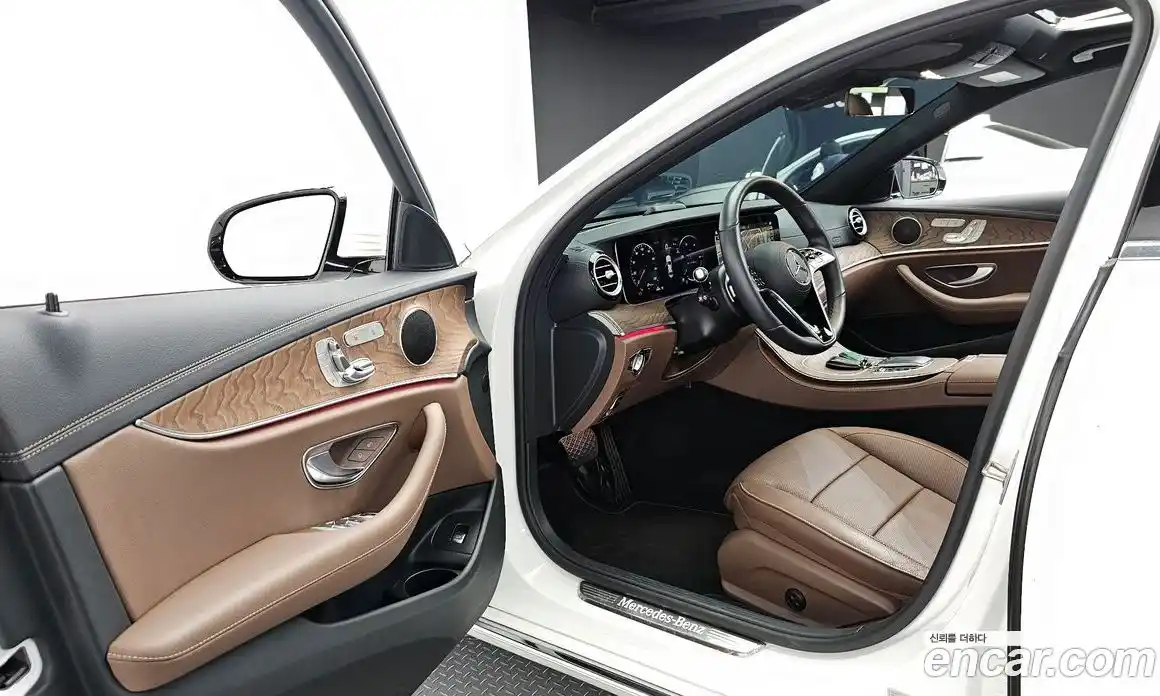 Mercedes-Benz E-Class 2023 2.0 гидро, фото 13
