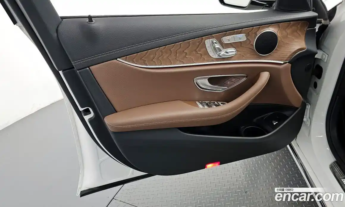 Mercedes-Benz E-Class 2023 2.0 гидро, фото 14