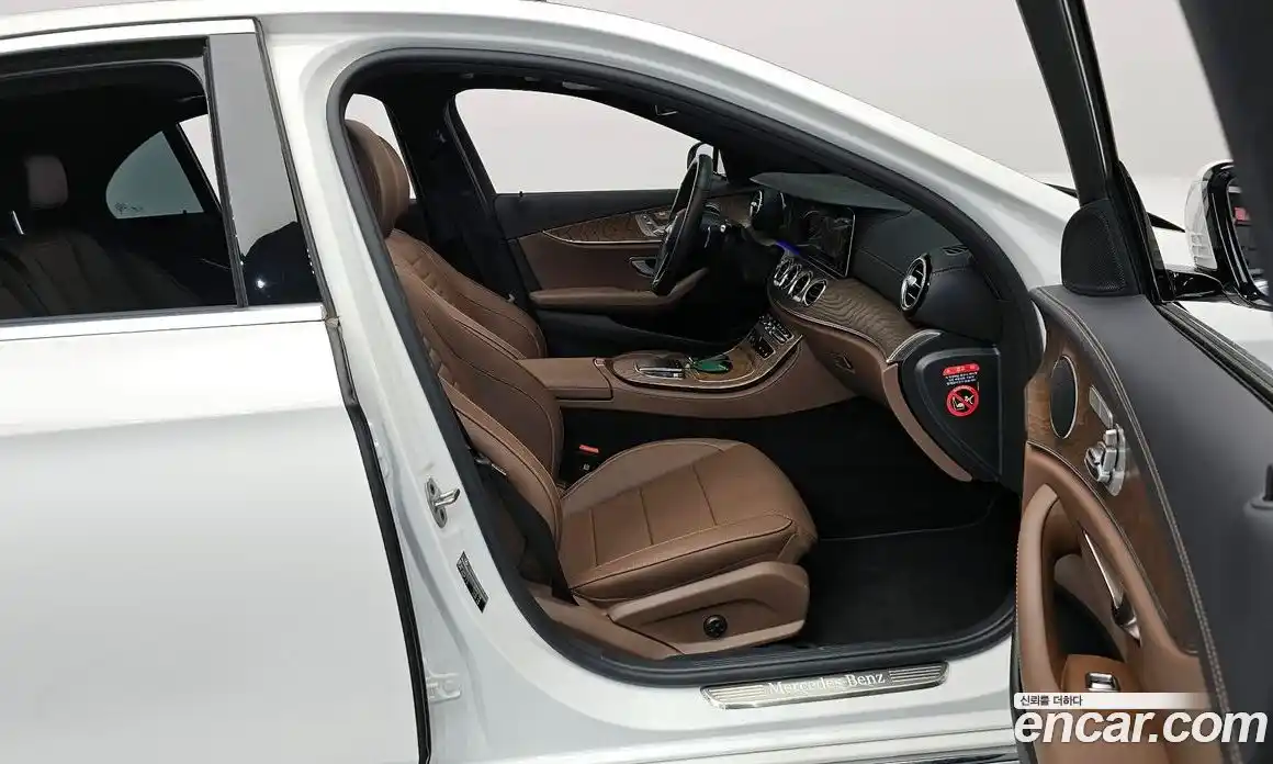 Mercedes-Benz E-Class 2023 2.0 гидро, фото 16