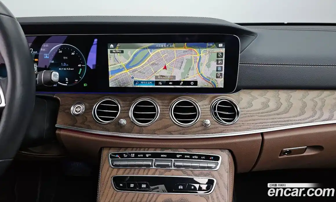 Mercedes-Benz E-Class 2023 2.0 гидро, фото 18