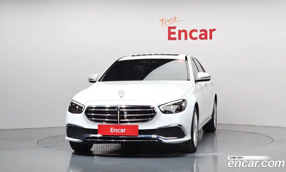 Mercedes-Benz E-Class 2023 2.0 гидро, фото 3