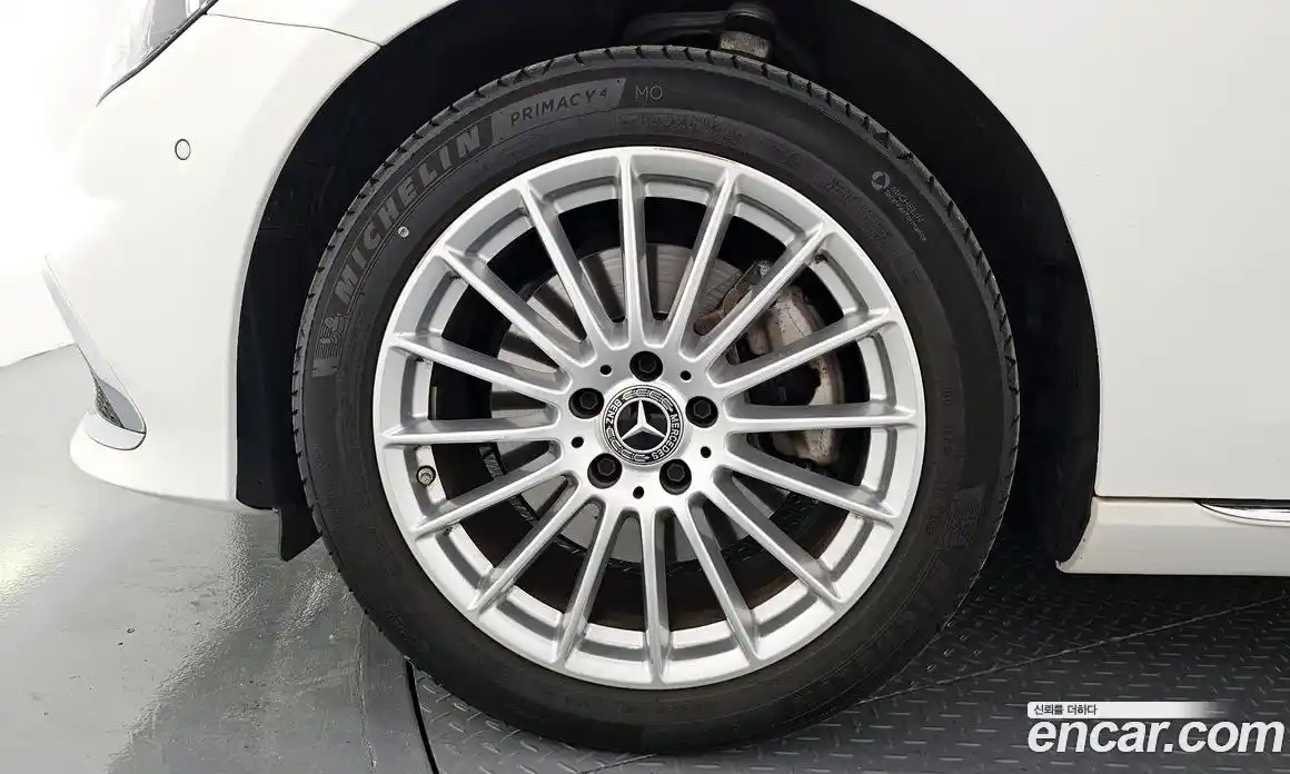 Mercedes-Benz E-Class 2023 2.0 гидро, фото 5