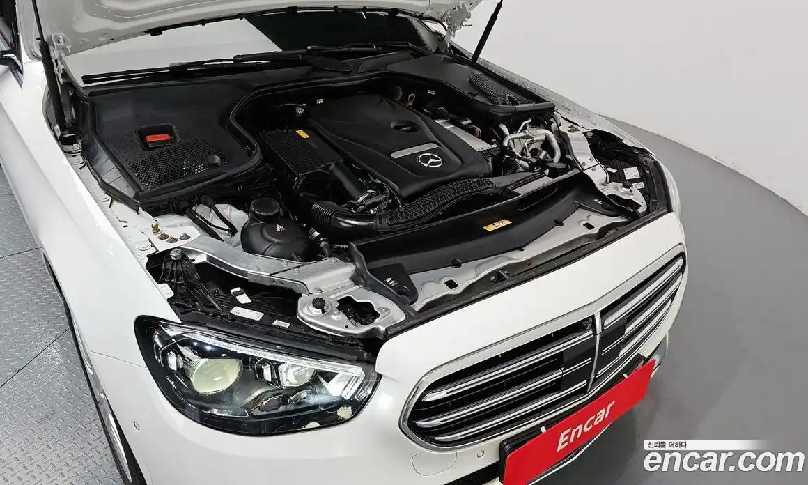 Mercedes-Benz E-Class 2023 2.0 гидро, фото 6