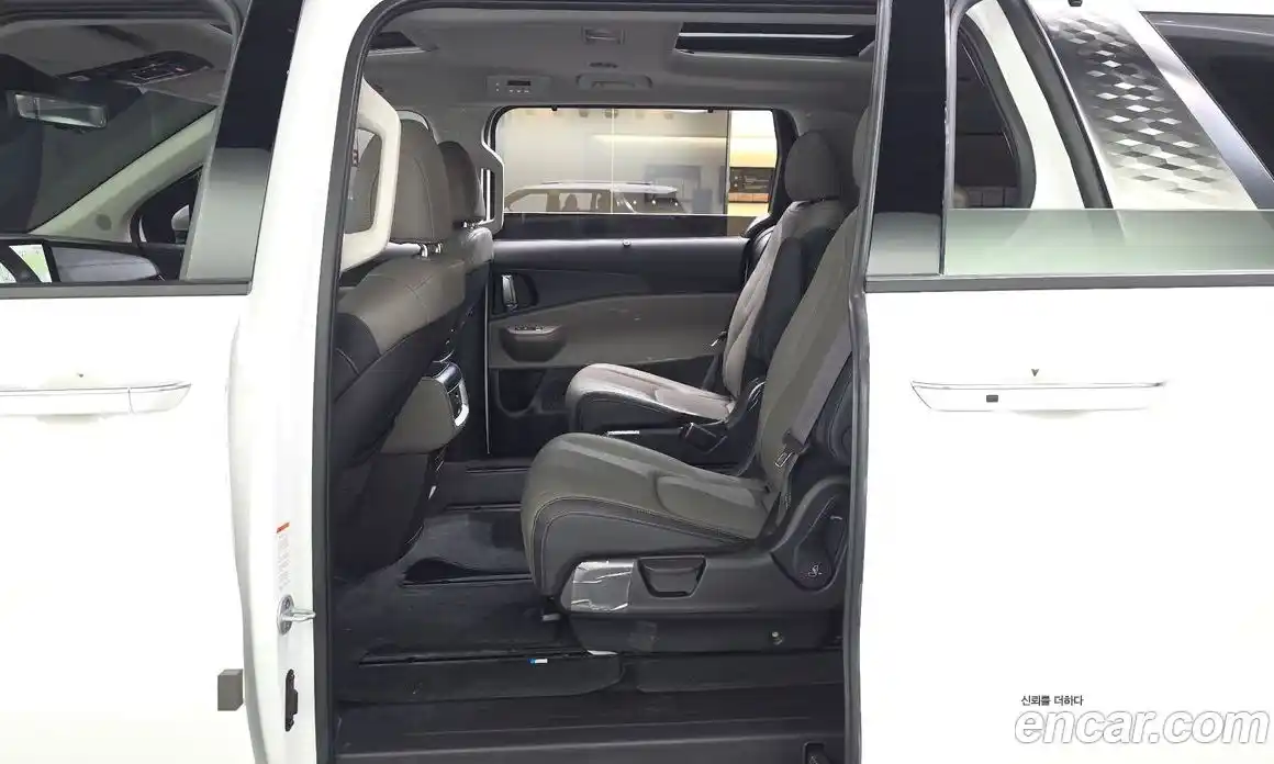 Kia Carnival 2024 1.6 автомат (гидро), фото 16