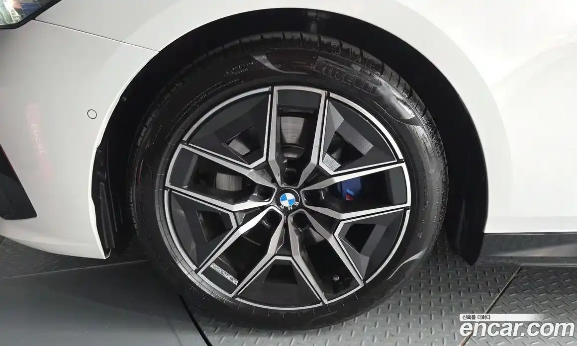 BMW 5-Series 2025 2.0 гидро, фото 5