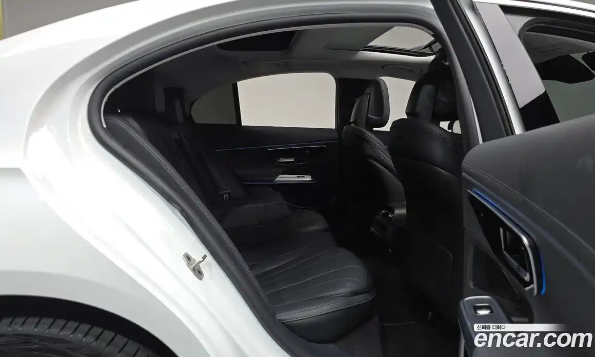 Mercedes-Benz E-Class 2024 2.0 гидро, фото 17