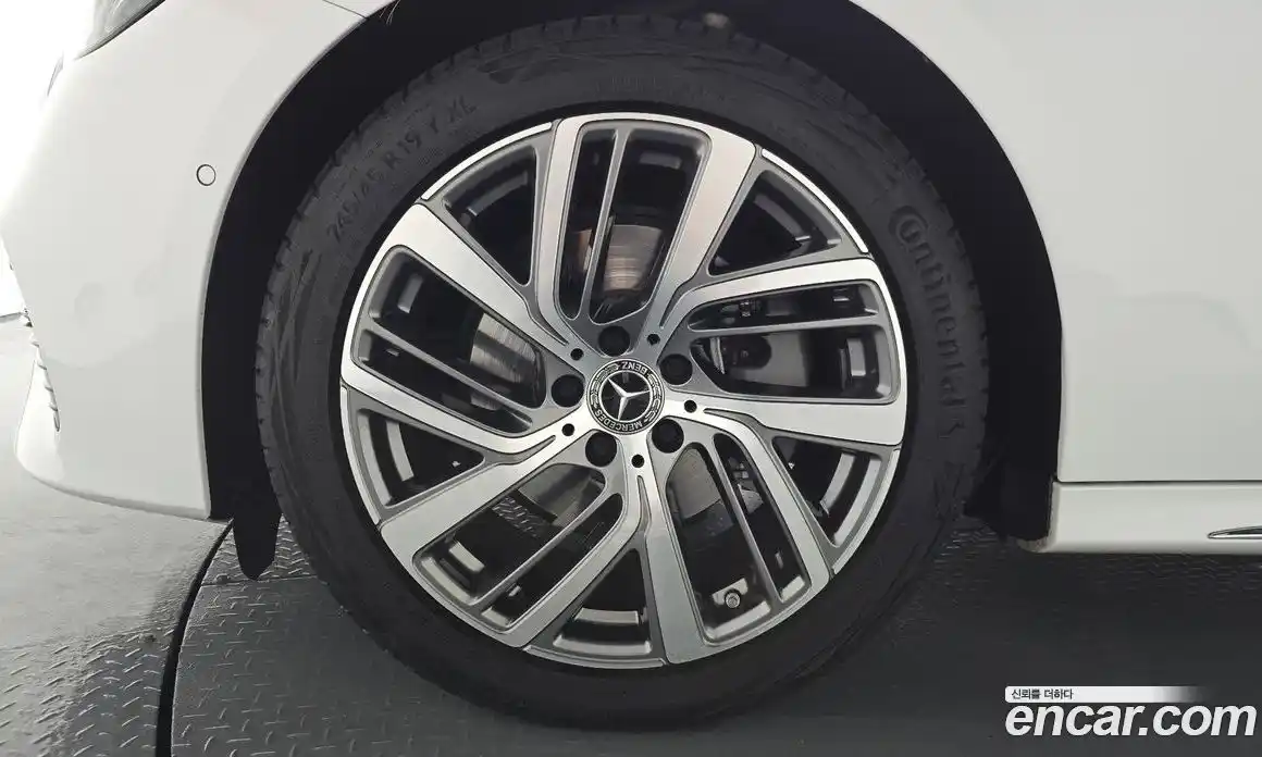 Mercedes-Benz E-Class 2024 2.0 гидро, фото 4