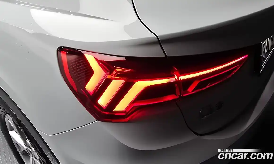 Audi Q3 2023 2.0 гидро, фото 9