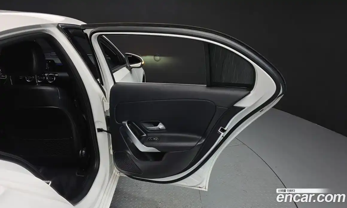 Mercedes-Benz A-Class 2022 2.0 гидро, фото 15