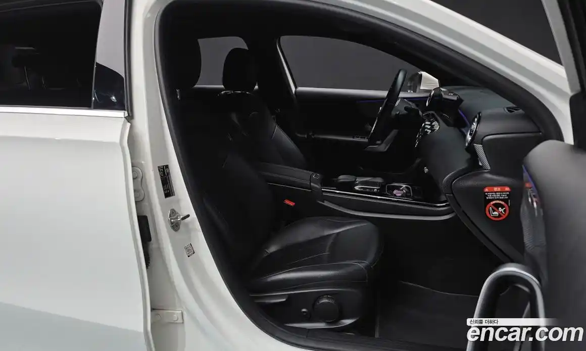 Mercedes-Benz A-Class 2022 2.0 гидро, фото 16
