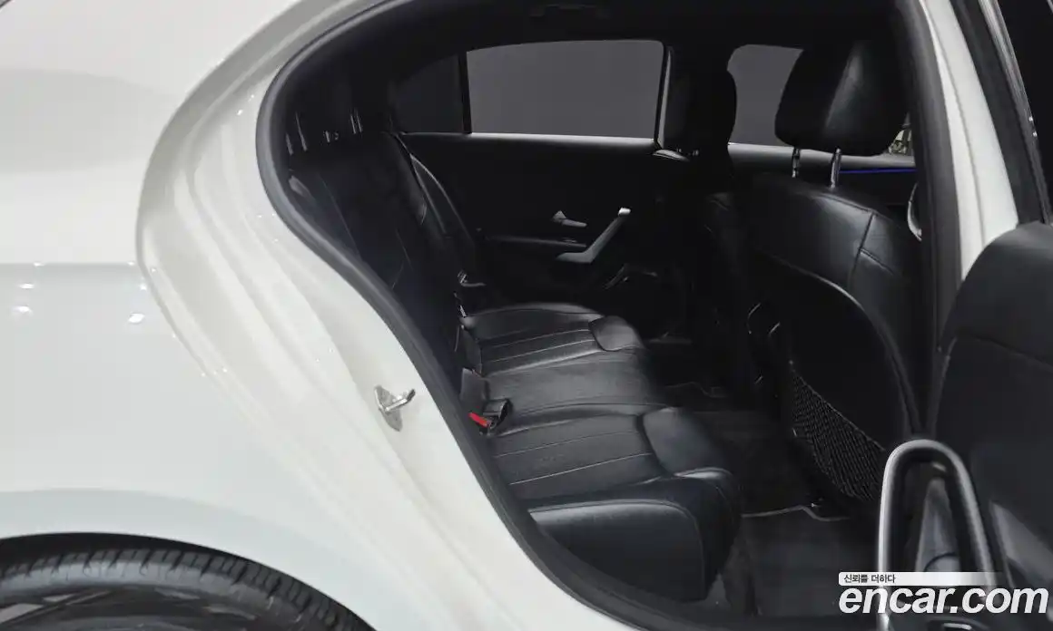 Mercedes-Benz A-Class 2022 2.0 гидро, фото 17